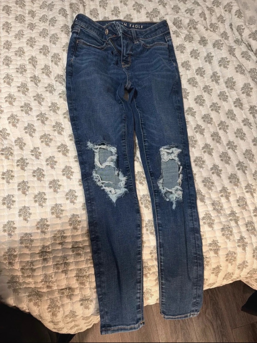 American Eagle Outfitters Women’s Dark Blue Ripped Skinny Jeans